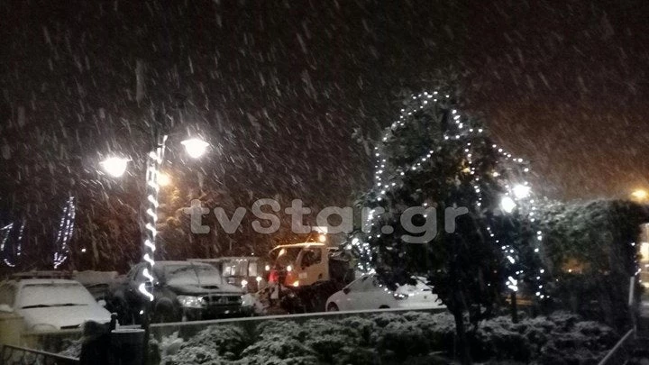 Δεκάδες χωριά αποκλεισμένα και χωρίς ρεύμα στην Εύβοια